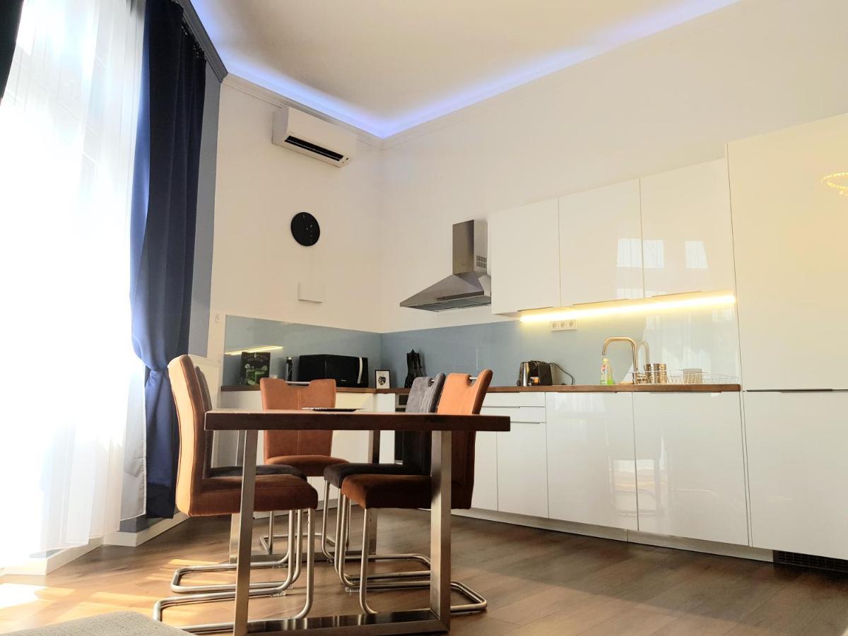 Luxurious Apartment With Balconies In Downtown Bp Budapest Ngoại thất bức ảnh