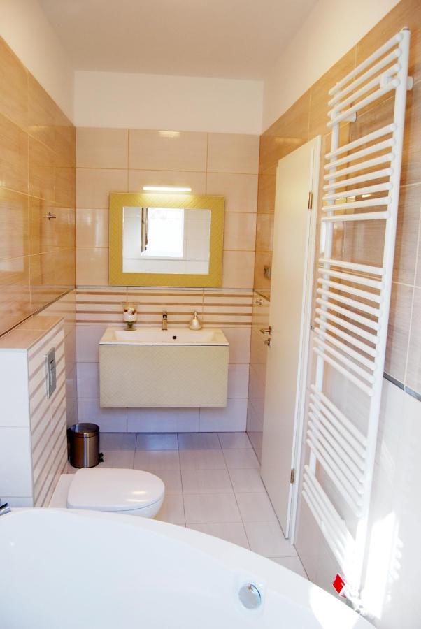 Luxurious Apartment With Balconies In Downtown Bp Budapest Ngoại thất bức ảnh